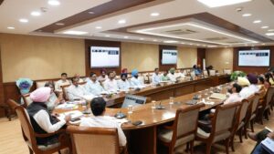 ਭਗਵੰਤ ਮਾਨ ਸਰਕਾਰ ਵੱਲੋਂ ਜਨਤਕ ਸੇਵਾਵਾਂ ਵਿੱਚ ਸੁਧਾਰ ਲਈ ਬਕਾਇਆ ਆਰ.ਸੀ. ਅਤੇ ਡਰਾਈਵਿੰਗ ਲਾਇਸੰਸ ਅਰਜ਼ੀਆਂ ਦੇ ਸਮਾਂਬੱਧ ਨਿਪਟਾਰੇ ਦੇ ਨਿਰਦੇਸ਼: ਹਰਪਾਲ ਸਿੰਘ ਚੀਮਾ