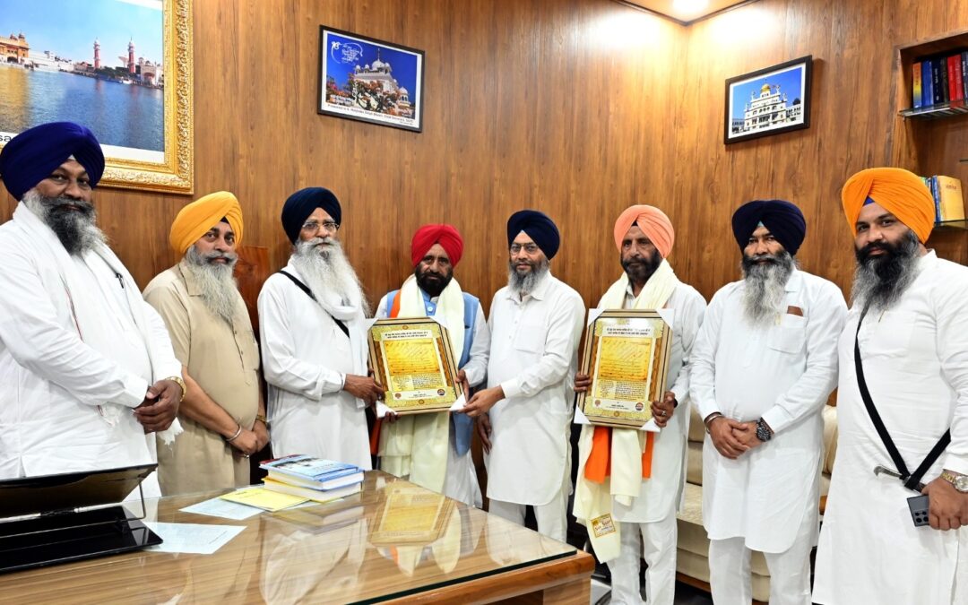 ਉੱਤਰ ਪ੍ਰਦੇਸ਼ ਦੇ ਖੇਤੀਬਾੜੀ ਮੰਤਰੀ ਸ. ਬਲਦੇਵ ਸਿੰਘ ਔਲਖ ਪਰਿਵਾਰ ਸਮੇਤ ਸੱਚਖੰਡ ਸ੍ਰੀ ਹਰਿਮੰਦਰ ਸਾਹਿਬ ਵਿਖੇ ਨਤਮਸਤਕ