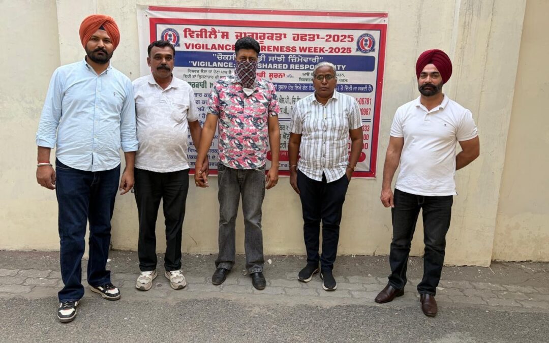 ਵਿਜੀਲੈਂਸ ਬਿਊਰੋ ਵੱਲੋਂ 15,000 ਰੁਪਏ ਰਿਸ਼ਵਤ ਲੈਂਦਾ ਪਟਵਾਰੀ ਰੰਗੇ ਹੱਥੀਂ ਕਾਬੂ