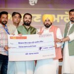 ਕੀ ਆਪ ਪਾਰਟੀ ਗੁਰਪਤਵੰਤ ਪੰਨੂੰ ਤੇ ਹੋਰ ਦੇਸ ਵਿਰੋਧੀ ਤਾਕਤਾਂ ਤੋ ਲਏ ਸੈਕੜੇ ਕਰੋੜ ਦਾ ਮੁੱਲ ਤਾਂ ਨਹੀ ਤਾਰ ਰਹੀ ?  ਭਾਜਪਾ ਪੰਜਾਬ ਵਿੱਚ ਭਾਈਚਾਰਕ ਸਾਂਝ ਕਿਸੇ ਕੀਮਤ ਤੇ ਨਹੀ ਟੁੱਟਣ ਦੇਵੇਗੀ  ਪਿਛਲੇ 4 ਸਾਲਾਂ ਦੌਰਾਨ ਦੋ ਦਰਜਨ ਦੇ ਕਰੀਬ RPG ਅਤੇ ਗ੍ਰਨੇਡ ਹਮਲਿਆਂ ਦੀ ਅੱਗ ਦਾ ਸੇਕ ਪੰਜਾਬ ਦੀ ਰਾਜਧਾਨੀ ਚੰਡੀਗੜ੍ਹ ਵੀ ਪੁੱਜਾ  ਚੰਡੀਗੜ੍ਹ (      ) 2 ਅਪ੍ਰੈਲ, 2026 ਪੰਜਾਬ ਭਾਜਪਾ ਦਫਤਰ ਤੇ ਗ੍ਰਨੇਡ ਹਮਲੇ ਤੋਂ ਬਾਅਦ ਪੰਜਾਬ ਦੇ ਮੁੱਖ ਮੰਤਰੀ ਭਗਵੰਤ ਮਾਨ ਵੱਲੋ ਕੀਤੀਆਂ ਮਸਖਰੀ ਰੂਪੀ ਟਿੱਪਣੀਆਂ ਬੜੀਆਂ ਮੰਦਭਾਗੀਆਂ ਹਨ ਤੇ ਮੁੱਖ ਮੰਤਰੀ ਵਰਗੇ ਅਹੁਦੇ ਤੇ ਬਿਰਾਜਮਾਨ ਇਨਸਾਨ ਤੋ ਅਜਿਹੀਆਂ ਟਿੱਪਣੀਆਂ ਸ਼ੋਭਦੀਆਂ ਨਹੀ ਹਨ ਇਹ ਕਹਿਣਾ ਹੈ ਪੰਜਾਬ ਭਾਰਤੀ ਜਨਤਾ ਪਾਰਟੀ ਦੇ ਕਾਰਜਕਾਰੀ ਪ੍ਰਧਾਨ ਅਸ਼ਵਨੀ ਸ਼ਰਮਾ ਦਾ ਜੋ ਕਿ ਅੱਜ ਚੰਡੀਗੜ੍ਹ ਮੁੱਖ ਦਫਤਰ ਵਿਖੇ ਬਲਾਸਟ ਵਾਲੀ ਜਗਾ ਦਾ ਮੌਕਾ ਮੋਲਾਜਾ ਕਰਨ ਤੋਂ ਬਾਅਦ ਭਰਵੀ ਪ੍ਰੈਸ ਵਾਰਤਾ ਨੂੰ ਸੰਬੋਧਨ ਕਰ ਰਹੇ ਸਨ |   ਉਨਾ ਗੰਭੀਰ ਹੁੰਦਿਆ ਕਿਹਾ ਕਿ ਡਾ. ਭੀਮ ਰਾਉ ਅੰਬੇਦਕਰ ਦੀ ਮੂਰਤੀਆਂ ਦਾ ਅਪਮਾਨ, ਸਿੱਧੂ ਮੂਸੇਵਾਲਾ, ਕਬੱਡੀ ਖਿਡਾਰੀਆਂ, ਵਪਾਰੀਆਂ ਸਰਪੰਚਾ ਪੰਚਾ ਆਦਿ ਦੇ ਕਤਲਾਂ ਦੇ ਨਾਲ ਨਾਲ ਦਰਜਨਾਂ ਥਾਣਿਆਂ ਤੇ ਪੁਲਿਸ ਚੌਕੀਆਂ ਦੇ ਗ੍ਰਨੇਡ ਹਮਲੇ, ਇੰਨਟੈਲੀਜੈਨਸ ਹੈਡਕੁਆਟਰ ਤੇ ਆਰ ਪੀ ਜੀ ਹਮਲਾ ਗੈਂਗਸਟਰਾਂ ਵੱਲੋਂ ਕਤਲੋ ਗਾਰਤ ਤੇ ਵੱਡੇ ਪੱਧਰ ਤੇ ਹੁੰਦੀਆਂ ਫਿਰੌਤੀਆਂ ਸਾਫ ਇਸ਼ਾਰਾ ਕਰਦੀਆਂ ਹਨ ਕਿ ਮੁੱਖ ਮੰਤਰੀ ਭਗਵੰਤ ਮਾਨ ਅਤੇ ਕੇਜਰੀਵਾਲ ਪੰਜਾਬ ਦੀ ਜੁੰਮੇਵਾਰੀ ਚੁੱਕਣ ਤੋਂ ਭੱਜ ਚੁੱਕੇ ਹਨ ਤੇ ਪੰਜਾਬ ਨੂੰ ਲਾਵਾਰਿਸ ਛੱਡ ਦਿੱਤਾ ਹੈ |  ਸ਼੍ਰੀ ਅਸ਼ਵਨੀ ਸ਼ਰਮਾ ਵੱਲੋ ਵੱਡੇ ਸਵਾਲ ਖੜੇ ਕਰਦਿਆਂ ਆਪ ਦੇ ਮੁੱਖੀ ਕੇਜਰੀਵਾਲ ਅਤੇ ਭਗਵੰਤ ਮਾਨ ਨੂੰ ਪੁੱਛਿਆ ਕਿ ਤੁਸੀ ਦੇਸ਼ ਵਿਰੋਧੀ ਤੇ ਦੇਸ਼ ਨੂੰ ਤੋੜਨ ਵਾਲੇ ਗੁਰਪਤਵੰਤ ਸਿੰਘ ਪੰਨੂ ਜਿਸਨੇ ਤੁਹਾਡੀ 2017 ਵਿੱਚ ਮਦਦ ਕੀਤੀ ਅਤੇ 2022 ਦੇ ਵਿੱਚ ਵੀ ਮਦਦ ਲਈ ਚਿੱਠੀ ਲਿਖਦਿਆਂ ਵੋਟਾਂ ਪਾਉਣ ਦੀ ਅਪੀਲ ਤਾਂ ਕੀਤੀ ਹੀ ਸੀ ਤੇ ਅੱਗੇ ਕਿਹਾ ਕਿ “ਜੇਕਰ ਪੰਜਾਬ ਵਿੱਚ ਆਪ ਦੀ ਸਰਕਾਰ ਬਣਦੀ ਹੈ ਤਾਂ ਸਾਡੇ ਟੀਚੇ ਨੂੰ ਸਰ ਕਰਨ ਦੀ ਉਮੀਦ ਫਿਰ ਤੋਂ ਜਾਗੇਗੀ” ਅਤੇ ਉਹਨਾ ਅੱਗੇ ਇਹ ਵੀ ਦੱਸਿਆ ਸੀ ਕਿ ਇਸ ਮਿਸ਼ਨ ਨੂੰ ਪੂਰਾ ਕਰਨ ਲਈ ਅਸੀ ਮੇਰੀ ਸੰਸਥਾ ਵੱਲੋਂ 16.70 ਮਿਲੀਅਨ ਡਾਲਰ (100 ਕਰੋੜ ਤੋਂ ਵੱਧ) ਦੀ ਫੰਡਿਗ ਦਿੱਤੀ ਸੀ | ਨਿੱਤ ਦਿਨ ਵਾਪਰਦੀਆਂ ਘਟਨਾਵਾਂ ਗੁਰਪਤਵੰਤ ਪੰਨੂ ਦੇ ਦੇਸ਼ ਵਿਰੋਧੀ ਏਜੰਡੇ ਨੂੰ ਅੱਗੇ ਵਧਾਉਦੀਆਂ ਪ੍ਰਤੀਤ ਹੁੰਦੀਆਂ ਹਨ |   ਸ਼੍ਰੀ ਸ਼ਰਮਾ ਵੱਲੋਂ ਆਪ ਸਰਕਾਰ ਬਣਨ ਤੋਂ ਬਾਅਦ ਵੱਡੇ ਹਮਲਿਆਂ ਦਾ ਜਿਕਰ ਕਰਦਿਆਂ ਦੱਸਿਆ ਸਾਲ 2022 ਵਿੱਚ 10 ਮਈ ਮੋਹਾਲੀ ਪੰਜਾਬ ਪੁਲਿਸ ਇੰਟੈਲੀਜੈਂਸ ਹੈੱਡਕੁਆਰਟਰ ‘ਤੇ RPG ਹਮਲਾ, 10 ਦਸੰਬਰ ਸਰਹਾਲੀ ਤਰਨਤਾਰਨ ਪੁਲਿਸ ਸਟੇਸ਼ਨ ‘ਤੇ RPG ਅਟੈਕ, ਸਾਲ 2023 ਵਿੱਚ 9 ਜਨਵਰੀ ਗੁਮਟਾਲਾ ਅੰਮ੍ਰਿਤਸਰ ਪੁਲਿਸ ਪੋਸਟ ਦੇ ਬਾਹਰ ਧਮਾਕਾ, 15 ਜਨਵਰੀ ਜੈਤੀਪੁਰ ਅੰਮ੍ਰਿਤਸਰ ਹੈਂਡ ਗ੍ਰੇਨੇਡ ਹਮਲਾ, ਨਵੰਬਰ ਦੇ ਅਖੀਰ ਵਿੱਚ ਅੰਮ੍ਰਿਤਸਰ / ਗੁਰਦਾਸਪੁਰ ਕਈ ਪੁਲਿਸ ਪੋਸਟਾਂ ‘ਤੇ ਗ੍ਰੇਨੇਡ ਹਮਲੇ,  ਸਾਲ 2024 ਵਿੱਚ 23 ਨਵੰਬਰ ਅਜਨਾਲਾ ਅੰਮ੍ਰਿਤਸਰ ਪੁਲਿਸ ਸਟੇਸ਼ਨ ਦੇ ਬਾਹਰ IED ਲਗਾਇਆ ਗਿਆ, 29 ਨਵੰਬਰ ਗੁਰਬਖਸ਼ ਨਗਰ ਅੰਮ੍ਰਿਤਸਰ ਬੰਦ ਪੁਲਿਸ ਪੋਸਟ ਕੋਲ ਧਮਾਕਾ,  2 ਦਸੰਬਰ ਕਾਠਗੜ੍ਹ ਨਵਾਂਸ਼ਹਿਰ ਨਾਕਾਮ ਗ੍ਰੇਨੇਡ ਹਮਲਾ, 4 ਦਸੰਬਰ ਮਜੀਠਾ ਅੰਮ੍ਰਿਤਸਰ ਪੁਲਿਸ ਸਟੇਸ਼ਨ ਵਰਾਂਡੇ ਚ ਧਮਾਕਾ, 13 ਦਸੰਬਰ ਘਨੀਏ ਕੇ ਬੰਗਰ ਬਟਾਲਾ ਗ੍ਰੇਨੇਡ ਸੁੱਟਿਆ ਗਿਆ ਫਟਿਆ ਨਹੀਂ, 17 ਦਸੰਬਰ ਇਸਲਾਮਾਬਾਦ ਅੰਮ੍ਰਿਤਸਰ ਪੁਲਿਸ ਸਟੇਸ਼ਨ ਕੋਲ ਧਮਾਕਾ, 18–20 ਦਸੰਬਰ ਕਲਾਨੌਰ ਗੁਰਦਾਸਪੁਰ ਲਗਾਤਾਰ ਕਈ ਗ੍ਰੇਨੇਡ ਹਮਲੇ ਹੋਏ, ਸਾਲ 2025 ਵਿੱਚ 9 ਜਨਵਰੀ ਗੁਮਟਾਲਾ ਅੰਮ੍ਰਿਤਸਰ ਪੁਲਿਸ ਚੌਕੀ ਦੇ ਬਾਹਰ ਧਮਾਕਾ,  ਜਨਵਰੀ–ਮਾਰਚ 2025  ਬਾਰਡਰ ਇਲਾਕੇ ਵਿੱਚ ਲਗਾਤਾਰ ਗ੍ਰੇਨੇਡ / IED ਹਮਲਿਆਂ ਦੀਆਂ ਕੋਸ਼ਿਸ਼ਾਂ, 6–7 ਅਪ੍ਰੈਲ ਕਿਲਾ ਲਾਲ ਸਿੰਘ ਬਟਾਲਾ ਪੁਲਿਸ ਸਟੇਸ਼ਨ ਤੇ RPG / ਗ੍ਰੇਨੇਡ ਹਮਲਾ,  7 ਅਪ੍ਰੈਲ ਜਲੰਧਰ ਭਾਜਪਾ ਨੇਤਾ ਮਨੋਰੰਜਨ ਕਾਲੀਆ ਦੇ ਘਰ ਬਾਹਰ ਗ੍ਰੇਨੇਡ ਹਮਲਾ, 16–17 ਜੂਨ ਗੁਰਦਾਸਪੁਰ / ਅੰਮ੍ਰਿਤਸਰ / ਮਜੀਠਾ ਕਈ ਪੁਲਿਸ ਪੋਸਟਾਂ ‘ਤੇ ਗ੍ਰੇਨੇਡ ਹਮਲੇ, 25 ਨਵੰਬਰ ਗੁਰਦਾਸਪੁਰ ਸਿਟੀ ਪੁਲਿਸ ਸਟੇਸ਼ਨ ਹੈਂਡ ਗ੍ਰੇਨੇਡ ਹਮਲਾ,  1–4 ਦਸੰਬਰ ਗੁਰਦਾਸਪੁਰ P-86 ਗ੍ਰੇਨੇਡ ਬਰਾਮਦ, ਸਾਲ 2026 ਵਿੱਚ ਮਾਰਚ 2026 – ਭਿੰਡੀ ਸੈਦਾਂ ਪੁਲਿਸ ਸਟੇਸ਼ਨ ਅੰਮ੍ਰਿਤਸਰ ਦੇ ਬਾਹਰ ਧਮਾਕਾ (ਗ੍ਰੇਨੇਡ / IED ਸੰਦੇਹ) ਘਟਨਾ ਰਾਤ ਕਰੀਬ 1:30 ਵਜੇ ਹੋਈ |   ਇਹਨਾ ਸਾਰੀਆਂ ਘਟਨਾਵਾਂ ਤੋਂ ਸਪੱਸ਼ਟ ਹੁੰਦਾ ਹੈ ਕਿ ਪੰਜਾਬ ਵਿੱਚ ਅਮਨ ਕਾਨੂੰਨ-ਵਿਵਸਥਾ ਪੂਰੀ ਤਰ੍ਹਾਂ ਫੇਲ੍ਹ ਹੋ ਚੁੱਕੀ ਹੈ ਜਿਸ ਦਾ ਸੇਕ ਹੁਣ ਪੰਜਾਬ ਦੀ ਰਾਜਧਾਨੀ ਚੰਡੀਗੜ ਵੀ ਪੁੱਜਣ ਲੱਗਾ ਹੈ | ਪਰ ਬੜੀ ਦੁੱਖ ਦੀ ਗੱਲ ਹੈ ਕਿ ਪੰਜਾਬ ਦੇ ਮੁੱਖ ਮੰਤਰੀ ਪੰਜਾਬ ਦੇ ਵੱਡੇ ਵਾਕਿਆਤਾਂ ਦੀ ਜੁੰਮੇਵਾਰੀ ਲੈਂਣ ਤੋਂ ਭੱਜ ਤਾਂ ਰਿਹਾ ਹੀ ਹੈ ਨਿੰਦਣ ਯੋਗ ਮਸਖਰਾਂ ਰੂਪੀ ਕੀਤੀਆਂ ਟਿੱਪਣੀਆਂ ਹੋਰ ਵੀ ਦੁੱਖ ਪੰਹੁਚਾਉਦੀਆਂ ਹਨ | ਭਾਜਪਾ ਦਫਤਰ ਤੇ ਹਮਲਾ ਪੰਜਾਬ ਭਾਜਪਾ ਦੀ ਹੁੰਦੀ ਚੜਤ ਤੋਂ ਘਬਰਾਹਟ ਵਿੱਚ ਆਈਆਂ ਦੇਸ਼ ਵਿਰੋਧੀ ਤਾਕਤਾਂ ਦਾ ਨਤੀਜਾ ਹੈ | ਪਰ ਭਾਜਪਾ ਦਾ ਕੋਈ ਵੀ ਵਰਕਰ ਜਾਂ ਲੀਡਰ ਅਜਿਹੇ ਹਲਾਤਾਂ ਤੋ ਡਰਣ ਜਾਂ ਘਬਰਾਉਣ ਵਾਲਾ ਨਹੀ ਪੰਜਾਬ ਵਿੱਚ ਭਾਈਚਾਰਕ ਸਾਂਝ ਨੂੰ ਕਾਇਮ ਰੱਖਣ ਲਈ ਹਰ ਭਾਜਪਾ ਵਰਕਰ ਤੇ ਲੀਡਰ ਹਰ ਕੁਰਬਾਨੀ ਕਰਨ ਲਈ ਤਿਆਰ ਹੈ | ਦੇਸ ਨੂੰ ਤੋੜਨ ਵਾਲਿਆਂ ਦੇ ਮਨਸੂਬੇ ਕਦੇ ਕਾਮਯਾਬ ਨਹੀ ਹੋਣਗੇ।