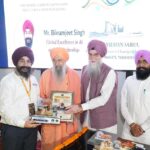 ਸਪੀਕਰ ਨੇ ਉੱਘੀਆਂ ਅਤੇ ਵਿਲੱਖਣ ਸ਼ਖਸੀਅਤਾਂ ਨੂੰ ਭਾਰਤ ਵਿਭੂਸ਼ਣ ਸਨਮਾਨ ਪ੍ਰਦਾਨ ਕੀਤਾ