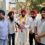 ਰਵਨੀਤ ਸਿੰਘ ਬਿੱਟੂ ਦਾ ਭਵਾਨੀਪੁਰ ਵਿਧਾਨ ਸਭਾ ਹਲਕੇ ਦਾ ਦੌਰਾ: ਗੁਰਦੁਆਰਾ ਸੰਤ ਕੁਟੀਆ ਵਿਖੇ ਮੱਥਾ ਟੇਕਿਆ, ਸਥਾਨਕ ਸੜਕਾਂ ‘ਤੇ ਲੋਕਾਂ ਨਾਲ ਕੀਤੀ ਗੱਲਬਾਤ