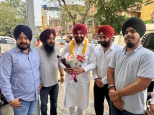 ਰਵਨੀਤ ਸਿੰਘ ਬਿੱਟੂ ਦਾ ਭਵਾਨੀਪੁਰ ਵਿਧਾਨ ਸਭਾ ਹਲਕੇ ਦਾ ਦੌਰਾ: ਗੁਰਦੁਆਰਾ ਸੰਤ ਕੁਟੀਆ ਵਿਖੇ ਮੱਥਾ ਟੇਕਿਆ, ਸਥਾਨਕ ਸੜਕਾਂ ‘ਤੇ ਲੋਕਾਂ ਨਾਲ ਕੀਤੀ ਗੱਲਬਾਤ