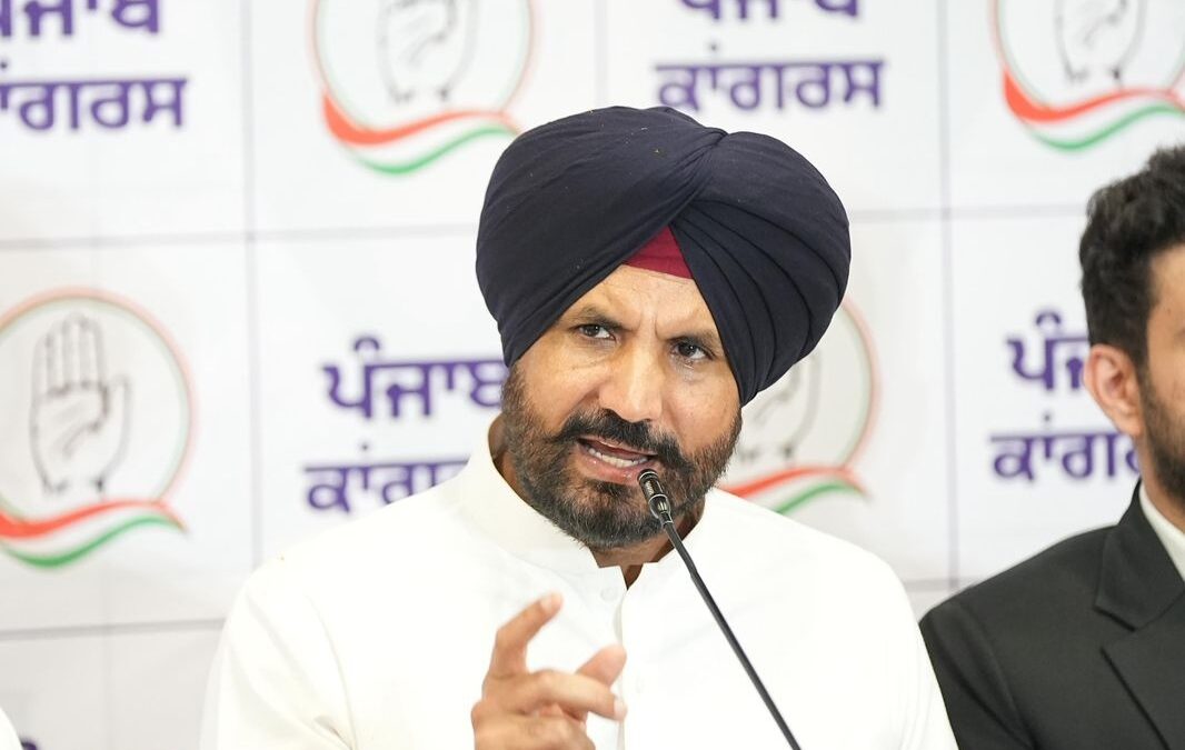 · ਝੋਨੇ ਦੇ MSP ਵਿੱਚ ਵਾਧਾ ਕਿਸਾਨਾਂ ਨਾਲ ਮਜ਼ਾਕ: ਅਮਰਿੰਦਰ ਸਿੰਘ ਰਾਜਾ ਵੜਿੰਗ