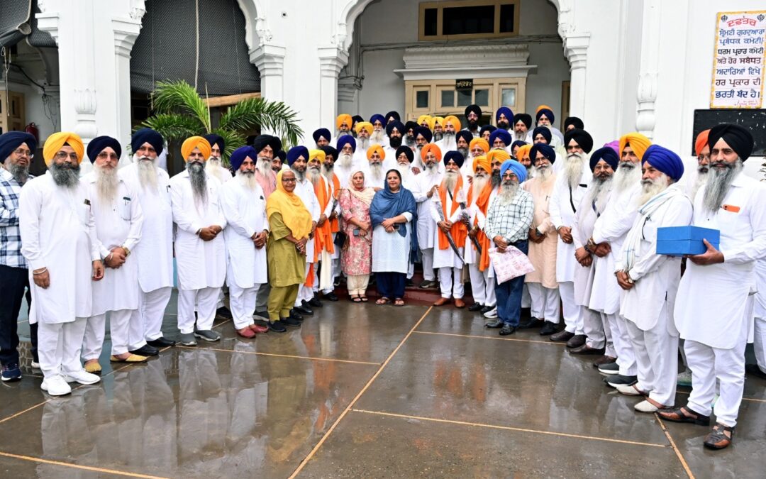 ਸ਼੍ਰੋਮਣੀ ਕਮੇਟੀ ਦੇ ਮੀਤ ਸਕੱਤਰ ਸ. ਜਸਪਾਲ ਸਿੰਘ ਢੱਡੇ ਤੇ ਹੋਰ ਮੁਲਾਜ਼ਮਾਂ ਨੂੰ ਸੇਵਾ ਮੁਕਤ ਹੋਣ ’ਤੇ ਕੀਤਾ ਸਨਮਾਨਤ