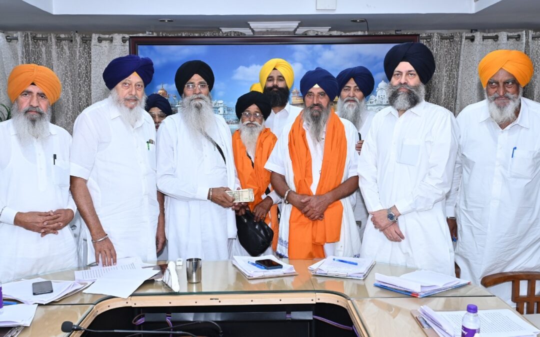 ਲੰਗਰ ਸ੍ਰੀ ਗੁਰੂ ਰਾਮਦਾਸ ਜੀ ਲਈ ਸ. ਬਲਬੀਰ ਸਿੰਘ ਯੂਐਸਏ ਤੇ ਸ. ਸੁਰਜੀਤ ਸਿੰਘ ਵੱਲੋਂ 2 ਲੱਖ 21 ਹਜ਼ਾਰ ਦੀ ਨਗਦ ਰਾਸ਼ੀ ਭੇਟ