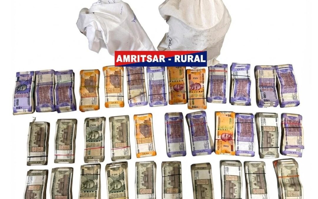ਅੰਮ੍ਰਿਤਸਰ ਵਿੱਚ 6.5 ਕਿਲੋ ਹੈਰੋਇਨ ਅਤੇ 9.90 ਲੱਖ ਰੁਪਏ ਦੀ ਡਰੱਗ ਮਨੀ ਨਾਲ ਇੱਕ ਔਰਤ ਸਮੇਤ ਤਿੰਨ ਗ੍ਰਿਫ਼ਤਾਰ