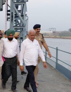 ਬਰਿੰਦਰ ਕੁਮਾਰ ਗੋਇਲ ਵੱਲੋਂ  ਸ਼ਾਹਪੁਰਕੰਡੀ ਦੇ ਦੋ ਨਵੇਂ ਵਾਟਰ ਚੈਨਲਾਂ ਦਾ ਉਦਘਾਟਨ, ਬੋਲੇ ਕਿਸਾਨਾਂ ਨੂੰ ਮਿਲੇਗਾ ਸਿੰਚਾਈ ਲਈ ਸਿੱਧੇ ਤੌਰ ਤੇ ਪਾਣੀ