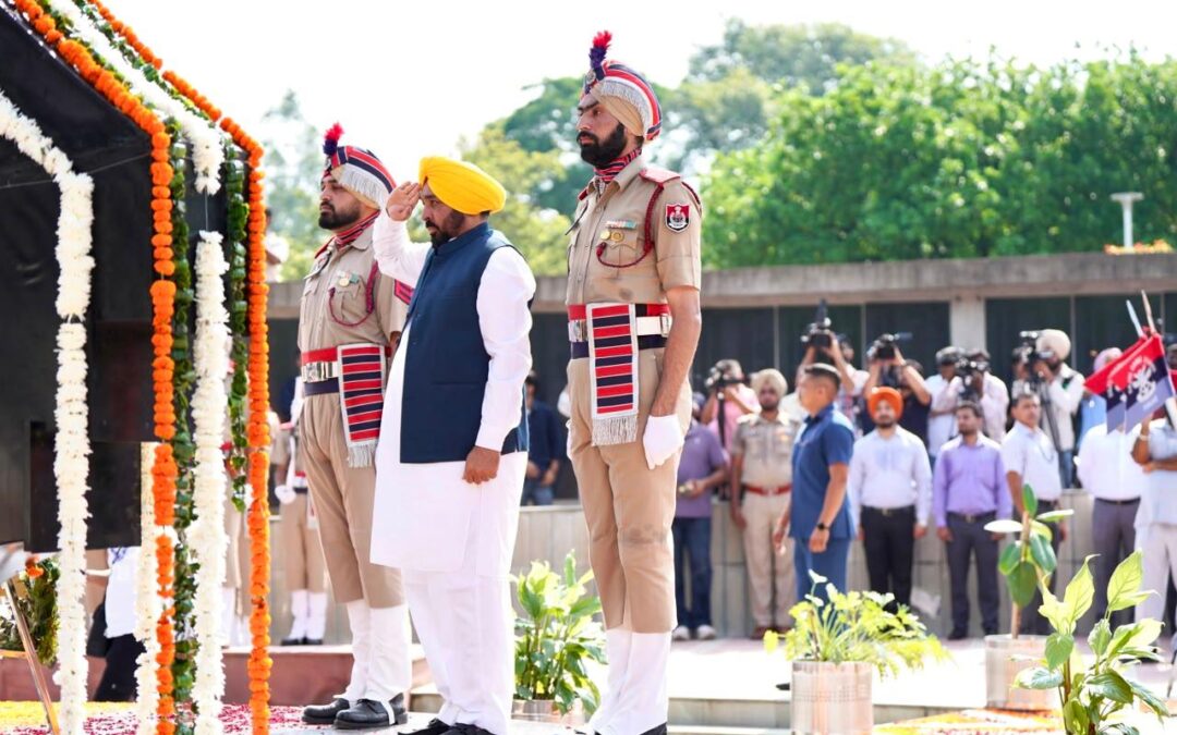 ਮੁੱਖ ਮੰਤਰੀ ਭਗਵੰਤ ਸਿੰਘ ਮਾਨ ਨੇ ਕਾਰਗਿਲ ਜੰਗ ਦੇ ਸ਼ਹੀਦਾਂ ਨੂੰ ਦਿੱਤੀ ਸ਼ਰਧਾਂਜਲੀ; ਕਿਹਾ- ਉਨ੍ਹਾਂ ਦੀ ਅਦੁੱਤੀ ਸ਼ਹਾਦਤ ਪੀੜ੍ਹੀਆਂ ਨੂੰ ਪ੍ਰੇਰਿਤ ਕਰਦੀ ਰਹੇਗੀ