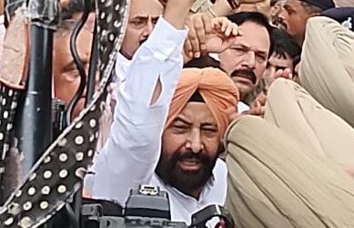 ਨੀਟ ਦੇ ਬਹਾਨੇ ਡੁੱਬਦੀ ਸਿਆਸਤ ਨੂੰ ਜ਼ਿੰਦਾ ਕਰਨ ਵਿੱਚ ਲੱਗੀ ਕਾਂਗਰਸ, ਪੰਜਾਬ ਦੇ ਪਰੀਖਿਆ ਘਪਲਿਆਂ ‘ਤੇ ਚੁੱਪ; ਭਾਜਪਾ ਪੰਜਾਬ ਦਾ ਜ਼ਬਰਦਸਤ ਪ੍ਰਦਰਸ਼ਨ, ਢਿੱਲੋਂ ਸਮੇਤ ਸੈਂਕੜੇ ਹਿਰਾਸਤ ਵਿੱਚ