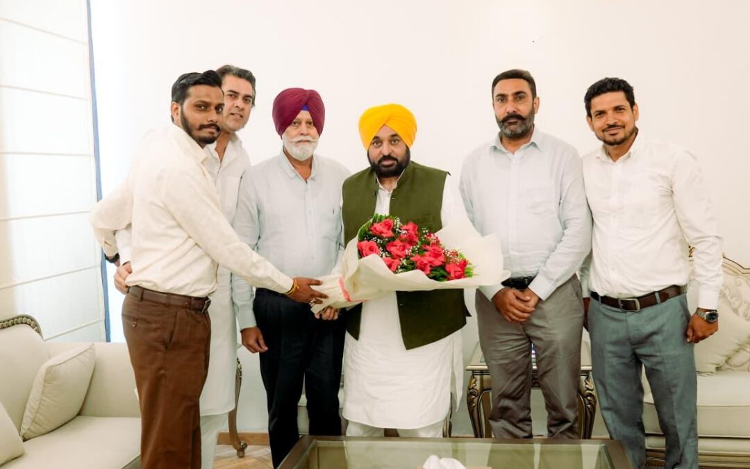 ਭਗਵੰਤ ਮਾਨ ਸਰਕਾਰ ਦੀਆਂ ਲੋਕ-ਪੱਖੀ ਨੀਤੀਆਂ ਤੋਂ ਪ੍ਰਭਾਵਿਤ ਹੋ ਕੇ ਸਾਬਕਾ ਭਾਰਤੀ ਕ੍ਰਿਕਟਰ ਮਨਪ੍ਰੀਤ ਸਿੰਘ ‘ਗੋਨੀ’ ਅਤੇ ਅੰਤਰਰਾਸ਼ਟਰੀ ਗੋਲਡ ਮੈਡਲਿਸਟ ਕੁਨਾਰ ਆਮ ਆਦਮੀ ਪਾਰਟੀ ‘ਚ ਸ਼ਾਮਲ
