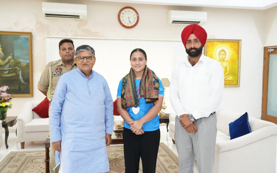 ਪੰਜਾਬ ਦੇ ਰਾਜਪਾਲ ਗੁਲਾਬ ਚੰਦ ਕਟਾਰੀਆ ਵੱਲੋਂ ਰਾਸ਼ਟਰਮੰਡਲ ਖੇਡਾਂ-2026 ਦੀ ਚਾਂਦੀ ਤਗਮਾ ਜੇਤੂ ਹਰਜਿੰਦਰ ਕੌਰ ਦਾ ਸਨਮਾਨ