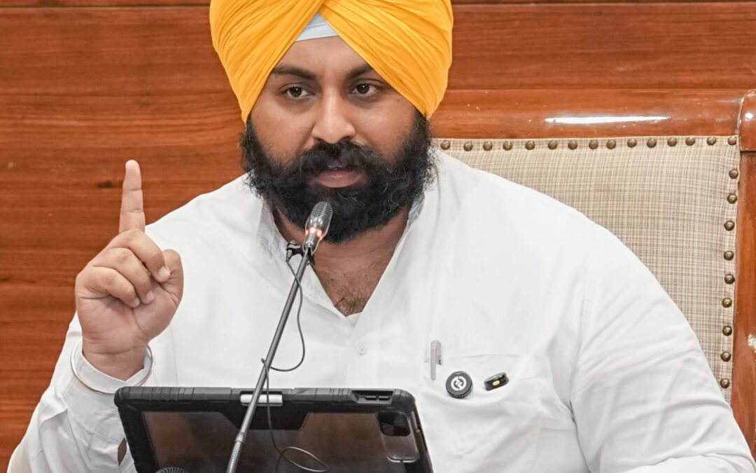 ਭਾਜਪਾ ਨੇ 2018 ਦੀ ਪੁਰਾਣੀ ਵੀਡੀਓ ਨੂੰ ਨਵੀਂ ਦੱਸ ਕੇ ਕੀਤਾ ਪੋਸਟ; ਭਗਵੰਤ ਮਾਨ ਸਰਕਾਰ ਅਧੀਨ ਪਿੰਡ ਜੱਲ੍ਹਾ ਦੇ ਸਰਕਾਰੀ ਸਕੂਲ ਦੀ ਸਮਾਰਟ ਪੈਨਲਾਂ, ਸਾਫ਼-ਸੁਥਰੇ ਪਖਾਨਿਆਂ, ਵਾਈ-ਫਾਈ ਅਤੇ ਪੀਣਯੋਗ ਸਾਫ਼ ਪਾਣੀ ਦੀਆਂ ਸਹੂਲਤਾਂ ਨਾਲ ਪਹਿਲਾਂ ਹੀ ਬਦਲ ਚੁੱਕੀ ਹੈ ਨੁਹਾਰ: ਹਰਜੋਤ ਸਿੰਘ ਬੈਂਸ