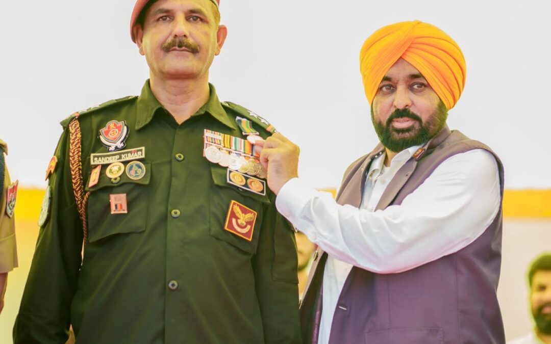 ਮੁੱਖ ਮੰਤਰੀ ਭਗਵੰਤ ਸਿੰਘ ਮਾਨ ਨੇ ਵੱਖ-ਵੱਖ ਖੇਤਰਾਂ ਵਿੱਚ ਵਡਮੁੱਲਾ ਯੋਗਦਾਨ ਪਾਉਣ ਵਾਲੀਆਂ 29 ਉੱਘੀਆਂ ਸ਼ਖਸੀਅਤਾਂ ਨੂੰ ਸਟੇਟ ਐਵਾਰਡ ਨਾਲ ਕੀਤਾ ਸਨਮਾਨਿਤ
