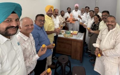 ਭਾਜਪਾ ਦੇ ਕੌਮੀ ਮੀਤ ਪ੍ਰਧਾਨ ਮਨਪ੍ਰੀਤ ਬਾਦਲ ਦੀ ਅਗਵਾਈ ਹੇਠ ਮਨਾਇਆ ਪ੍ਰਧਾਨ ਮੰਤਰੀ ਨਰਿੰਦਰ ਮੋਦੀ ਦਾ ਜਨਮ ਦਿਨ — ਭਾਜਪਾ ਆਗੂਆਂ ਨੇ ਲੱਡੂ ਖੁਆ ਕੇ ਪ੍ਰਧਾਨ ਮੰਤਰੀ ਦੀ ਲੰਮੀ ਉਮਰ ਦੀ ਕਾਮਨਾ ਕੀਤੀ,