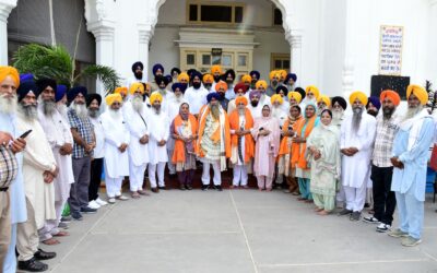 ਸ਼੍ਰੋਮਣੀ ਕਮੇਟੀ ਅਧਿਕਾਰੀਆਂ ਨੇ ਮੈਨੇਜਰ ਸ. ਇਕਬਾਲ ਸਿੰਘ ਮੁਖੀ ਤੇ ਹੋਰ ਮੁਲਾਜ਼ਮਾਂ ਨੂੰ ਸੇਵਾ ਮੁਕਤ ਹੋਣ ’ਤੇ ਕੀਤਾ ਸਨਮਾਨਤ