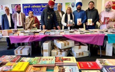 ਵਿਸ਼ਵ ਪੰਜਾਬੀ ਭਵਨ ਕੈਨੇਡਾ ਵੱਲੋਂ ਬਰਾਂਪਟਨ ਵਿਖੇ ਪੰਜਾਬੀ ਕਿਤਾਬਾਂ ਦੀ ਸਭ ਤੋਂ ਵੱਡੀ ਦੱਸ  ਰੋਜ਼ਾ ਪ੍ਰਦਰਸ਼ਨੀ ਦਾ ਉਦਘਾਟਨ  ਪਾਰਿ ਲੇਖਕ ਬਾਬਾ ਨਜਮੀ ਨੇ ਕੀਤਾ।
